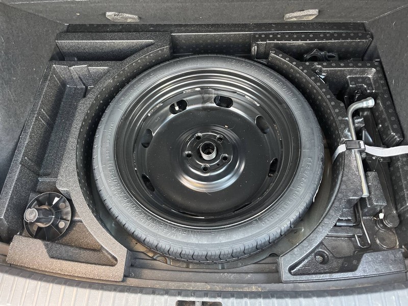 Volkswagen Taos Vehicle Image 10