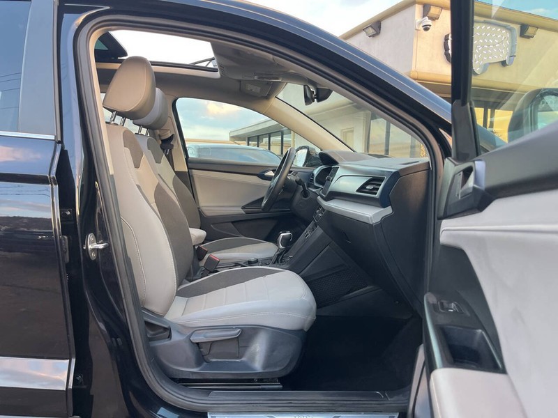 Volkswagen Taos Vehicle Image 12