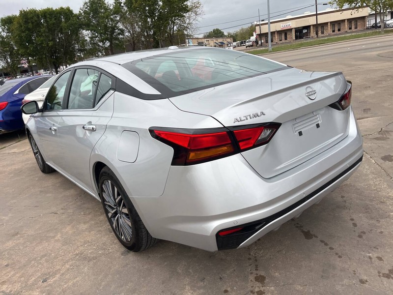 Nissan Altima Vehicle Image 06