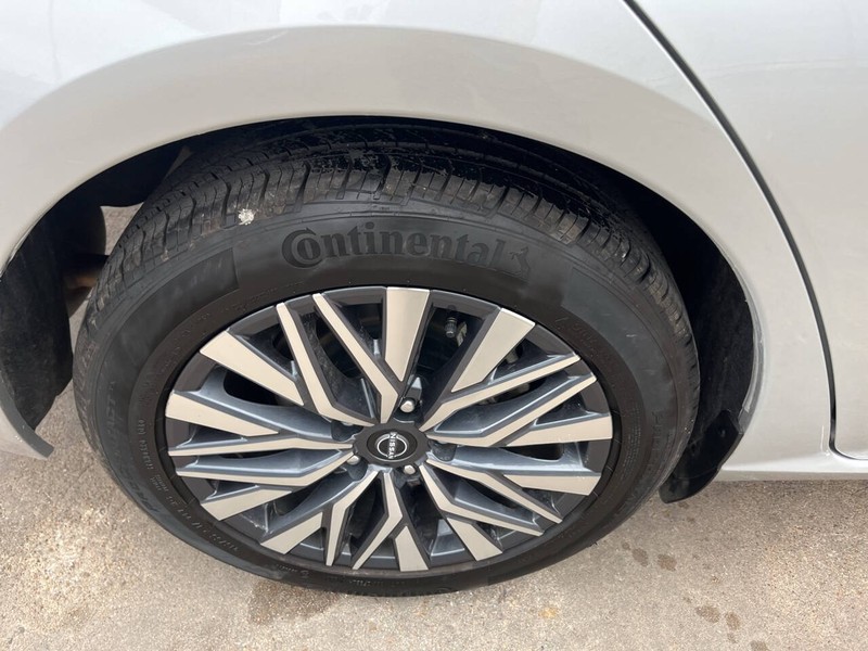 Nissan Altima Vehicle Image 19