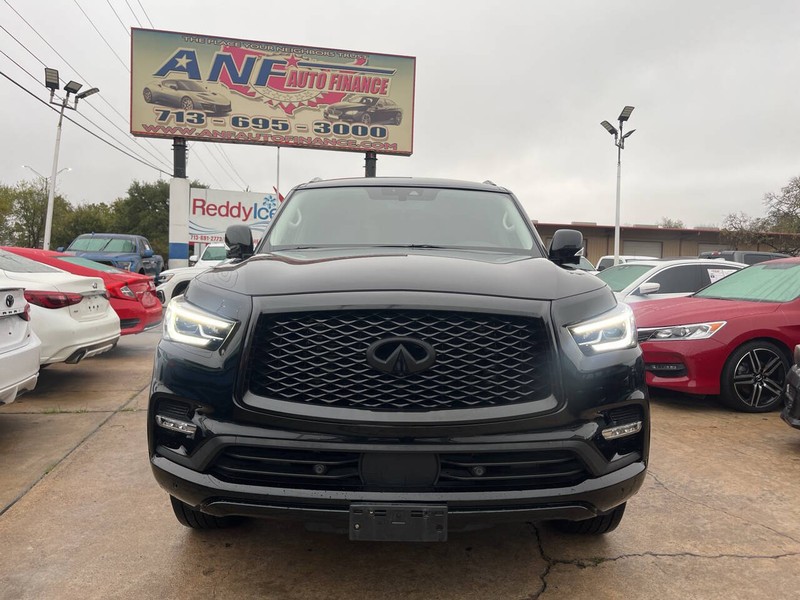 INFINITI QX80 Vehicle Image 02