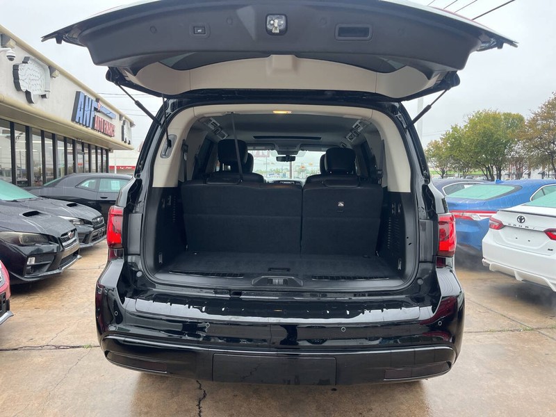 INFINITI QX80 Vehicle Image 10