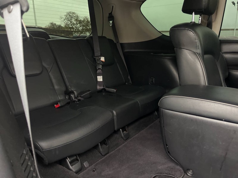 INFINITI QX80 Vehicle Image 12