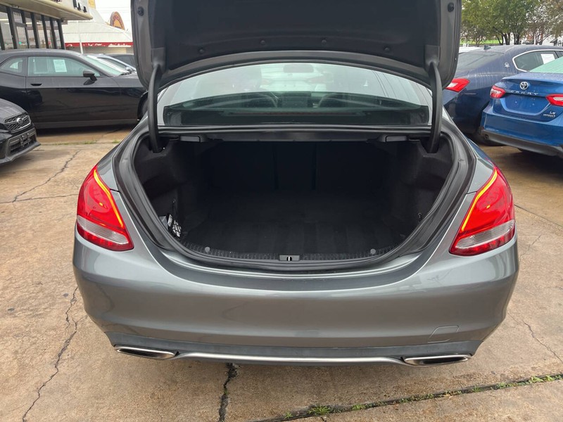 Mercedes-Benz C-Class Vehicle Image 09