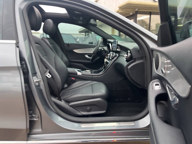 Mercedes-Benz C-Class Vehicle Image 11