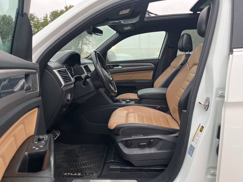 Volkswagen Atlas Cross Sport Vehicle Image 07