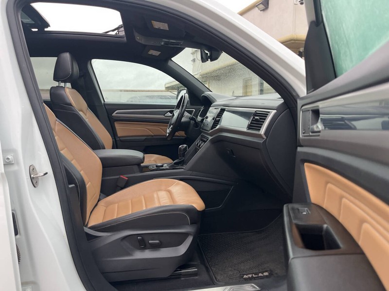 Volkswagen Atlas Cross Sport Vehicle Image 11