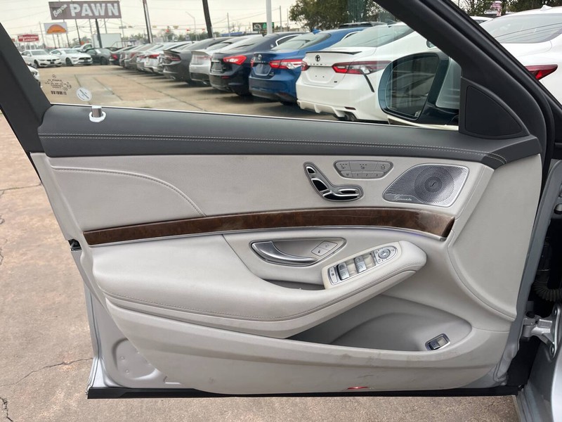 Mercedes-Benz S-Class Vehicle Image 06
