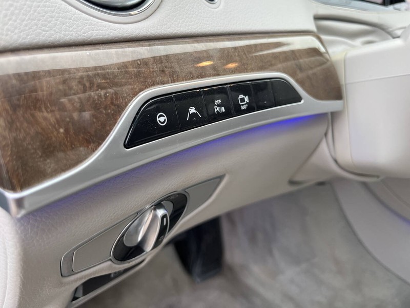 Mercedes-Benz S-Class Vehicle Image 09