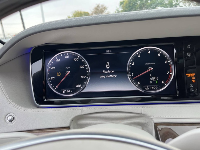 Mercedes-Benz S-Class Vehicle Image 10