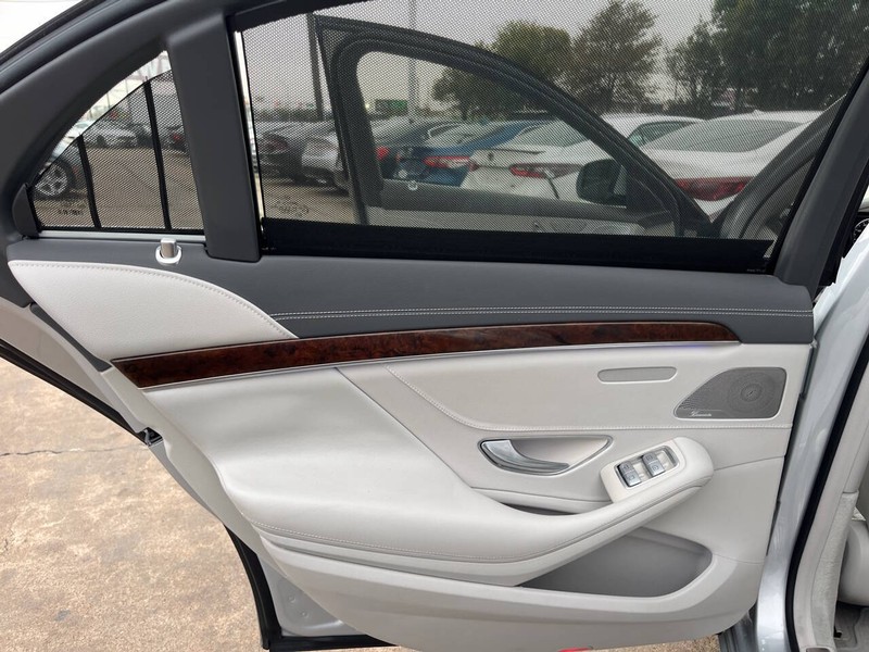 Mercedes-Benz S-Class Vehicle Image 14