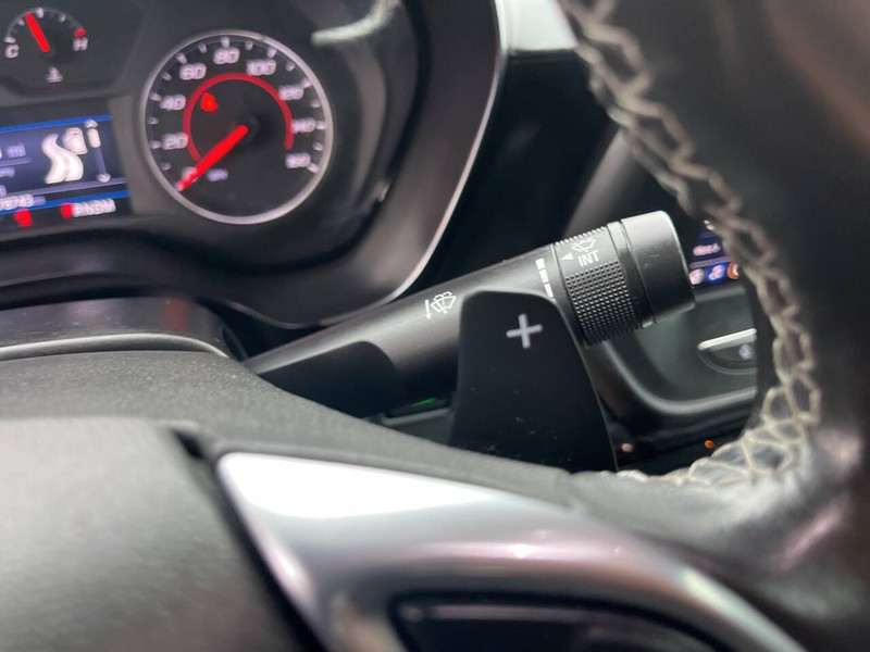 Chevrolet Camaro Vehicle Image 12