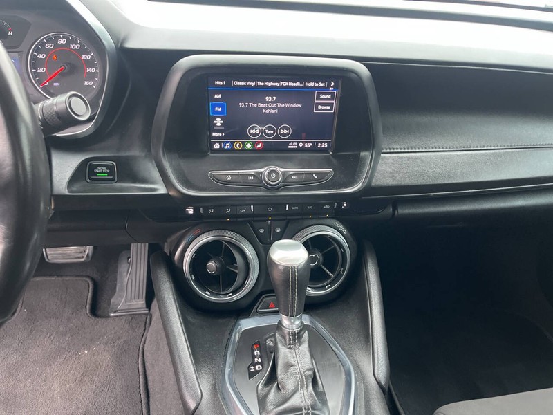 Chevrolet Camaro Vehicle Image 13