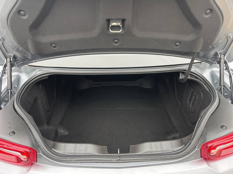 Chevrolet Camaro Vehicle Image 17