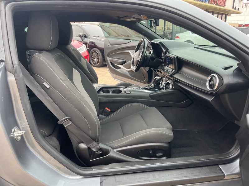 Chevrolet Camaro Vehicle Image 18