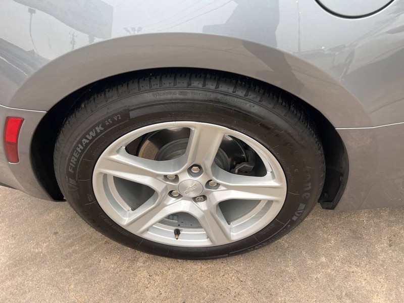 Chevrolet Camaro Vehicle Image 19