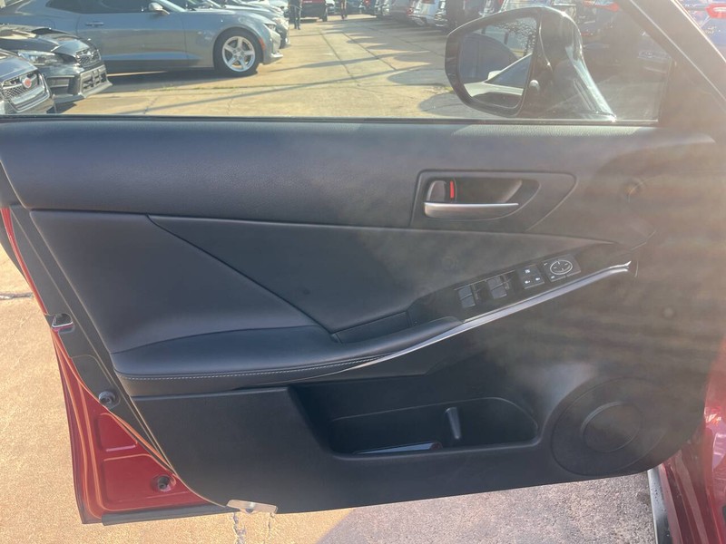 Lexus IS 300 Vehicle Image 07