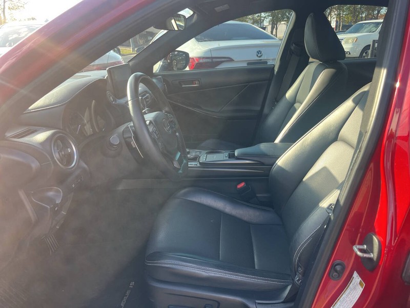 Lexus IS 300 Vehicle Image 09