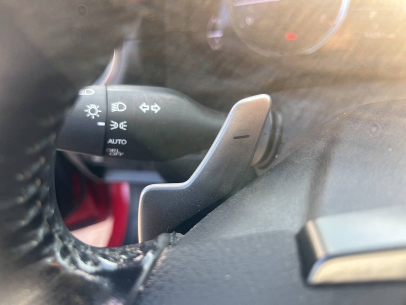 Lexus IS 300 Vehicle Image 11