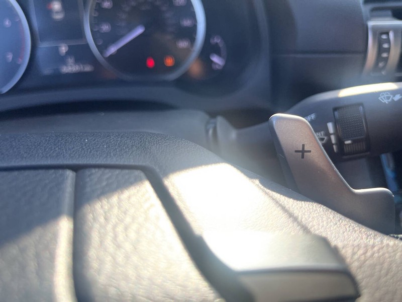 Lexus IS 300 Vehicle Image 12