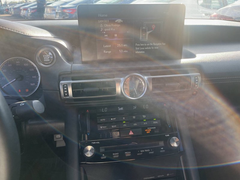 Lexus IS 300 Vehicle Image 13