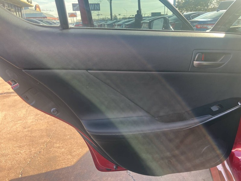 Lexus IS 300 Vehicle Image 15