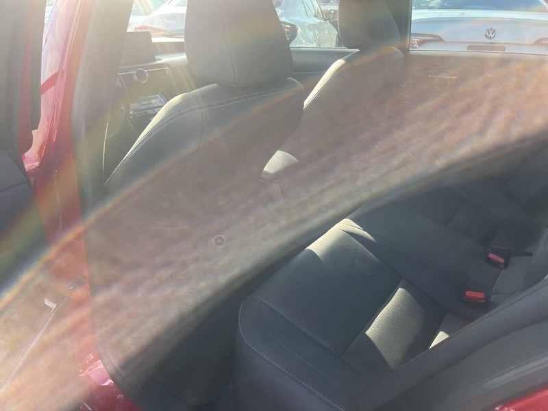 Lexus IS 300 Vehicle Image 16