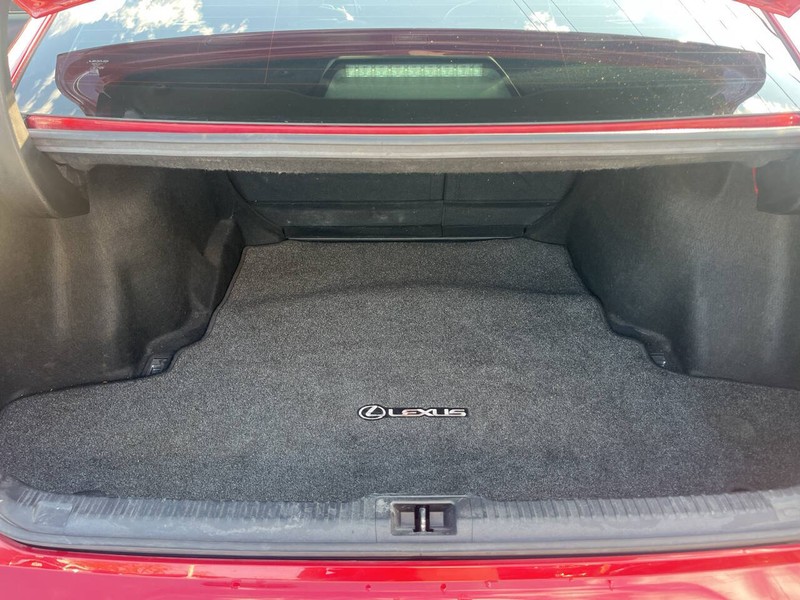 Lexus IS 300 Vehicle Image 18