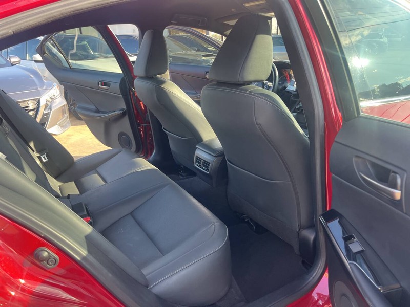 Lexus IS 300 Vehicle Image 19