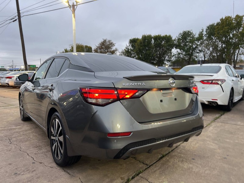 Nissan Sentra Vehicle Image 03