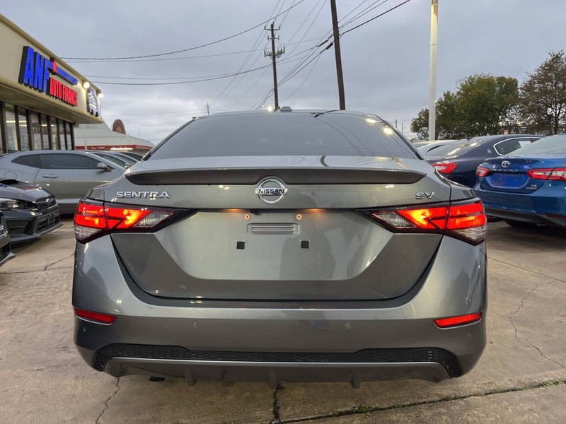 Nissan Sentra Vehicle Image 04