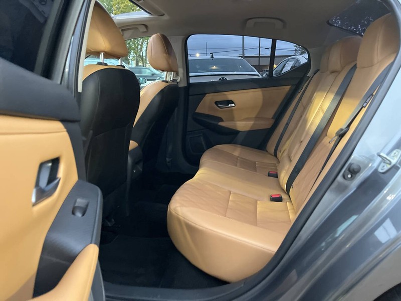 Nissan Sentra Vehicle Image 08