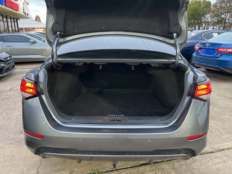 Nissan Sentra Vehicle Image 09