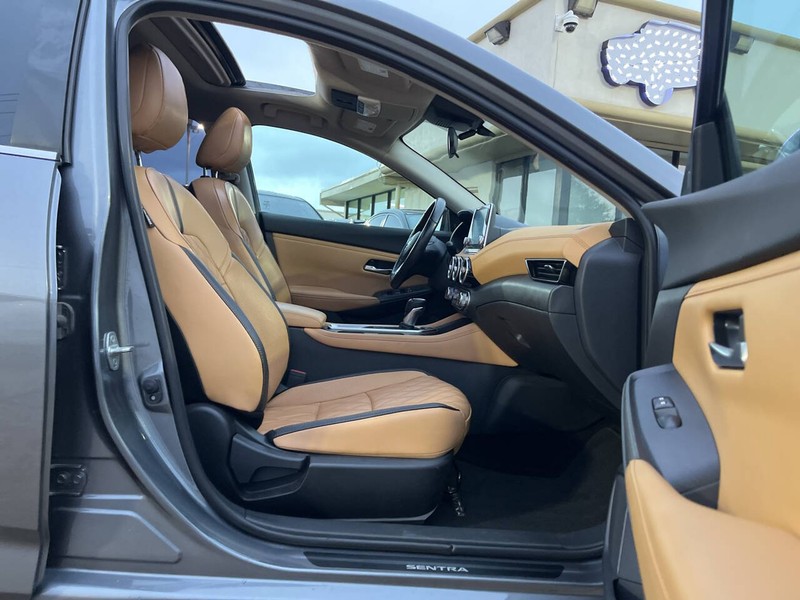 Nissan Sentra Vehicle Image 11