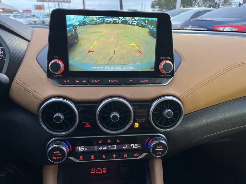 Nissan Sentra Vehicle Image 12