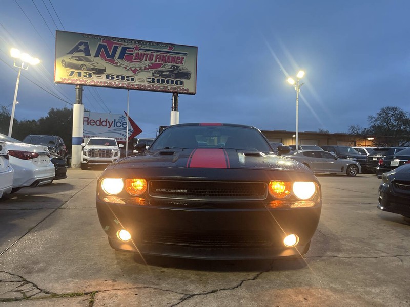 Dodge Challenger Vehicle Image 02