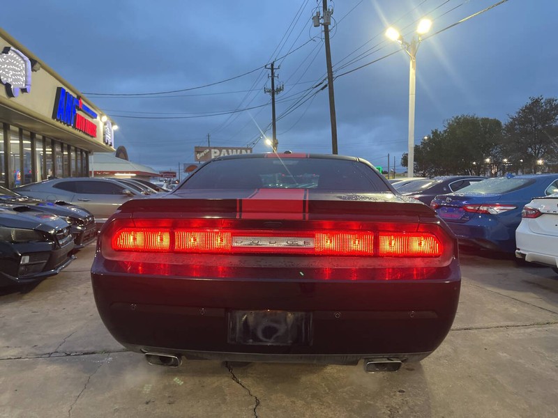 Dodge Challenger Vehicle Image 04
