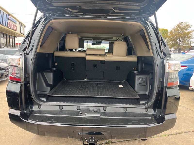 Toyota 4Runner Vehicle Image 09