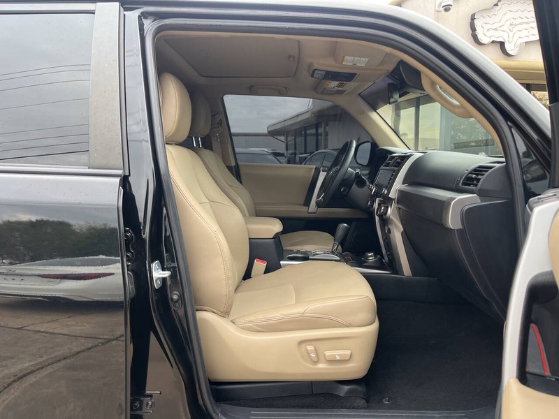 Toyota 4Runner Vehicle Image 11