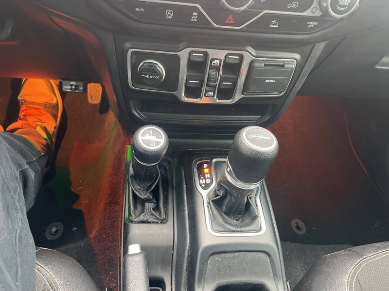 Jeep Gladiator Vehicle Image 12