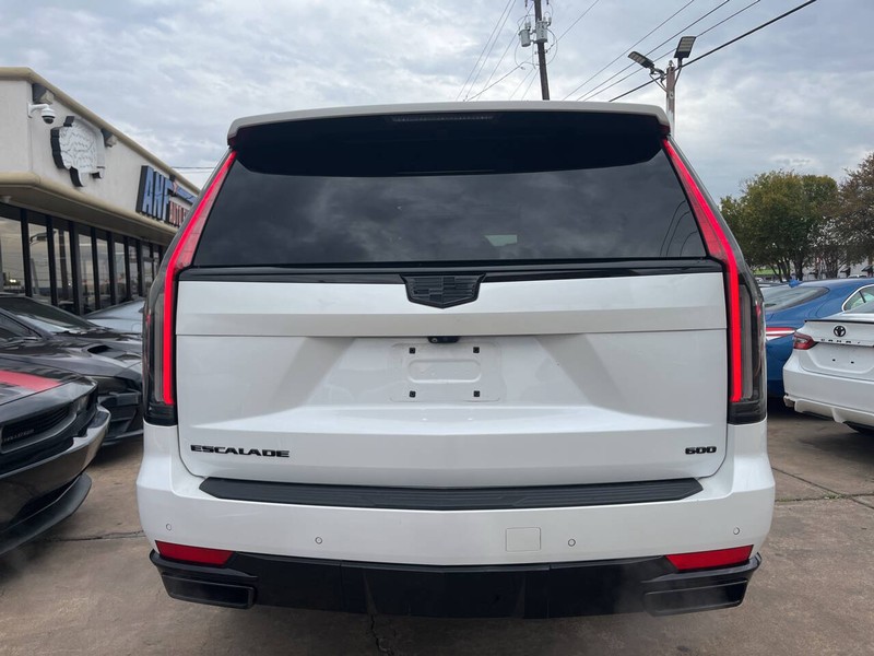 Cadillac Escalade ESV Vehicle Image 03