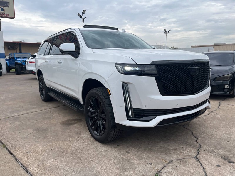 Cadillac Escalade ESV Vehicle Image 05