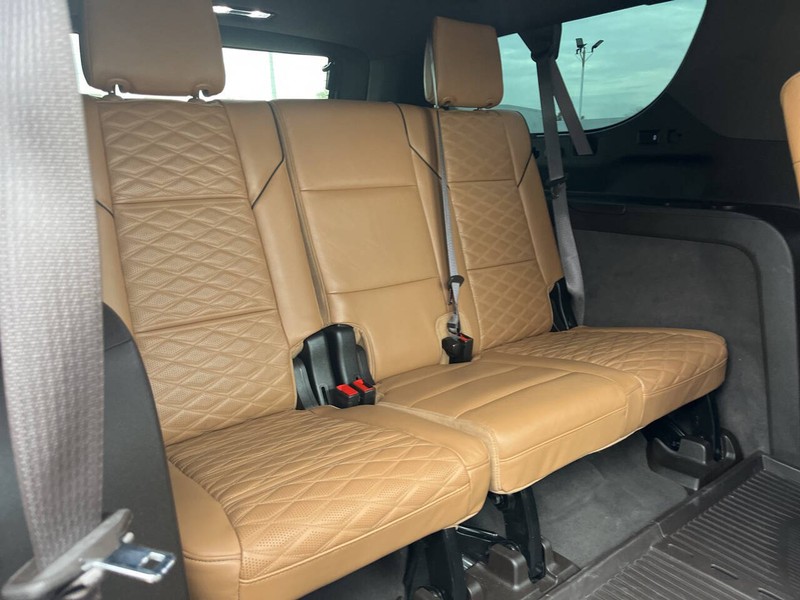 Cadillac Escalade ESV Vehicle Image 17