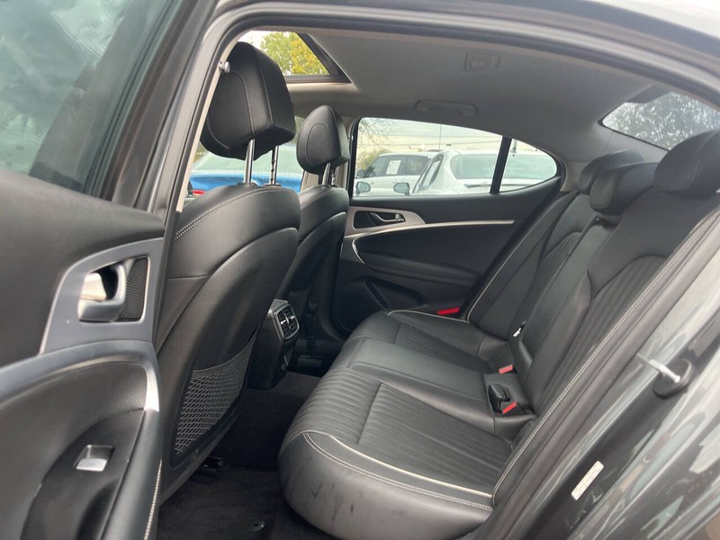 Genesis G70 Vehicle Image 08