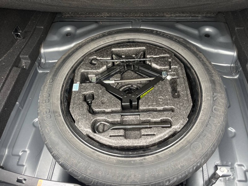 Genesis G70 Vehicle Image 10