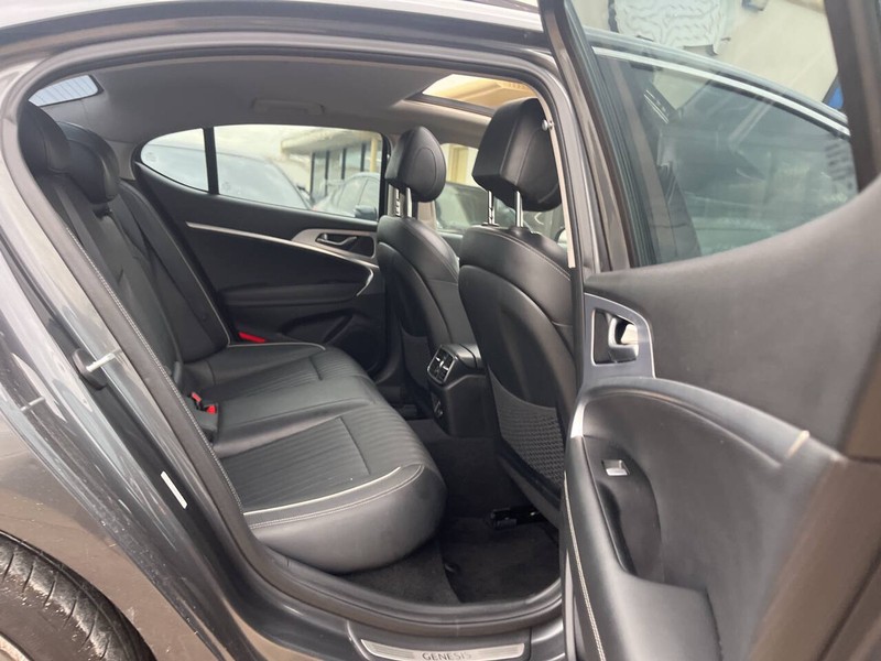 Genesis G70 Vehicle Image 11