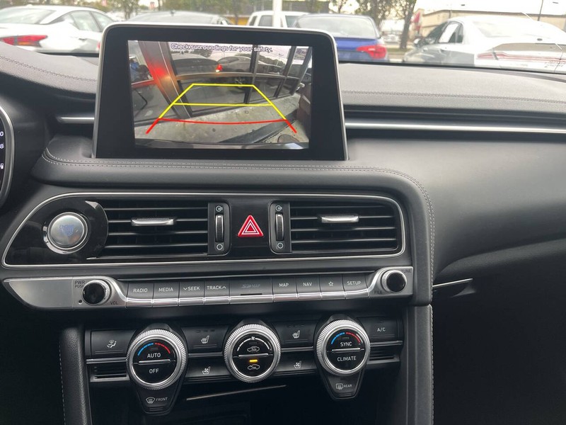 Genesis G70 Vehicle Image 13