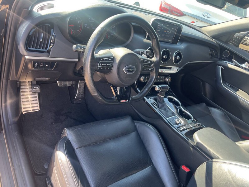 Kia Stinger Vehicle Image 08
