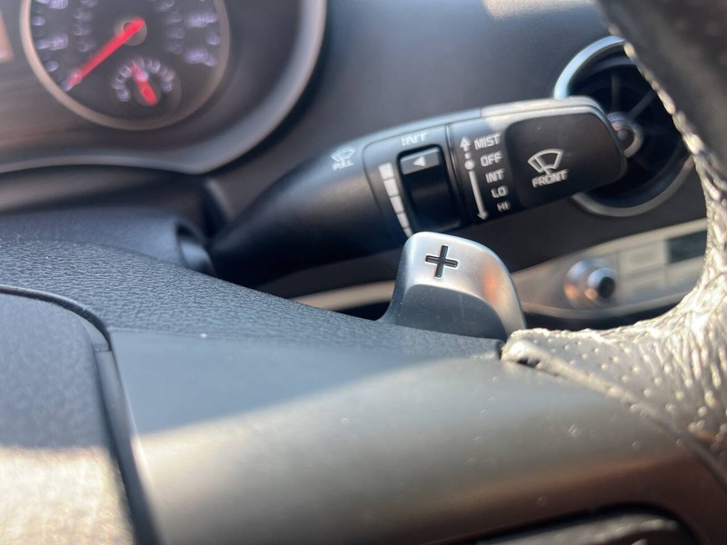 Kia Stinger Vehicle Image 12