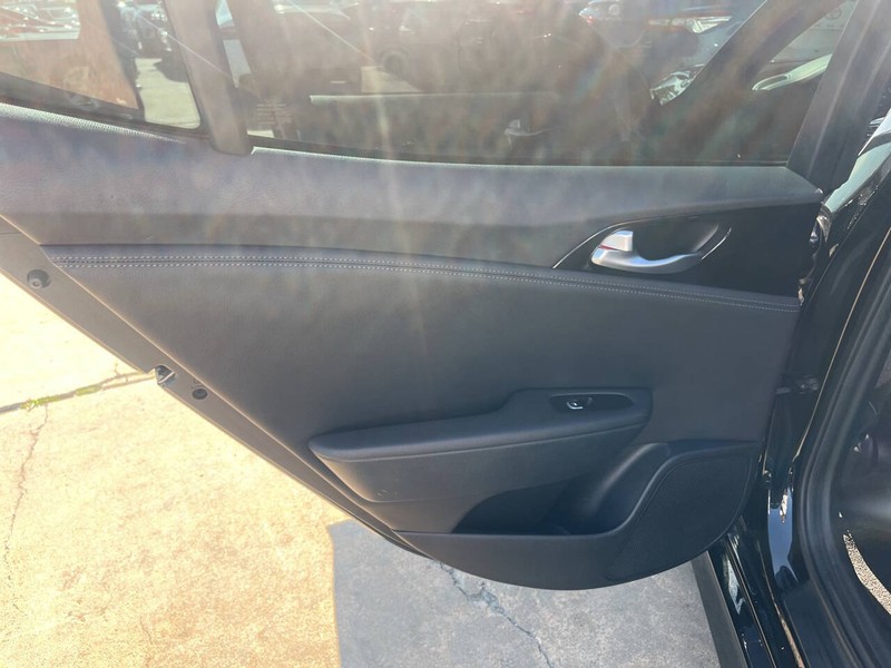 Kia Stinger Vehicle Image 17